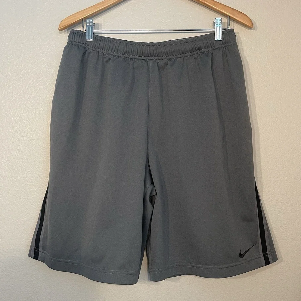 Nike Mens Large Athletic Shorts Gray Lightweight Pockets Sporty Gym Running